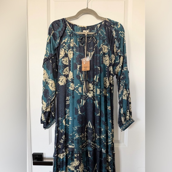 NATURAL LIFE Floral Maxi Dress in Teal and Cream - Picture 2 of 10